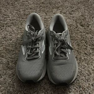 brooks running shoes